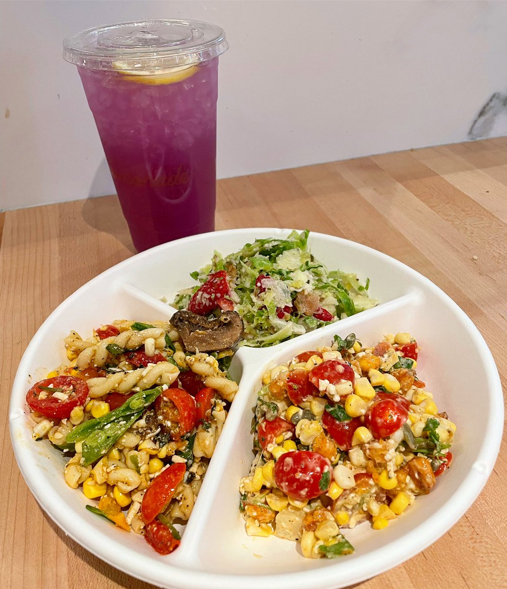 Chef_Jay's tweet photo. When one has dinner plans and wants a lighter lunch.
3 Side Combo & Elderflower Lemonade
from @LemonadeLA in #SantaMonica.
Shaved Brussels Sprouts, Mexican Street Corn, and #VegetableGemelli.
#brusselssprouts #mexicanstreetcorn #santamonicafood #lemonadela #inthe310 https://t.co/UPDTXWt1Xc