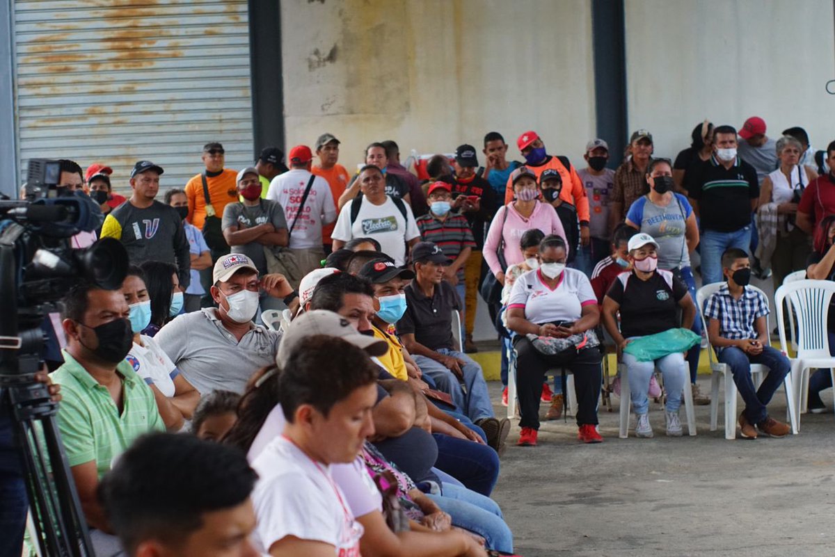 mincomunas_ve's tweet photo. El ministro @jaarreaza indicó: “Queremos que se le transfiera medios de producción al Poder Popular, a los Consejos Comunales y a las Comunas que en su territorio comunal se esfuerzan para producir el alimento para la vida”.

#ComunaONada https://t.co/4xUg3z8loT