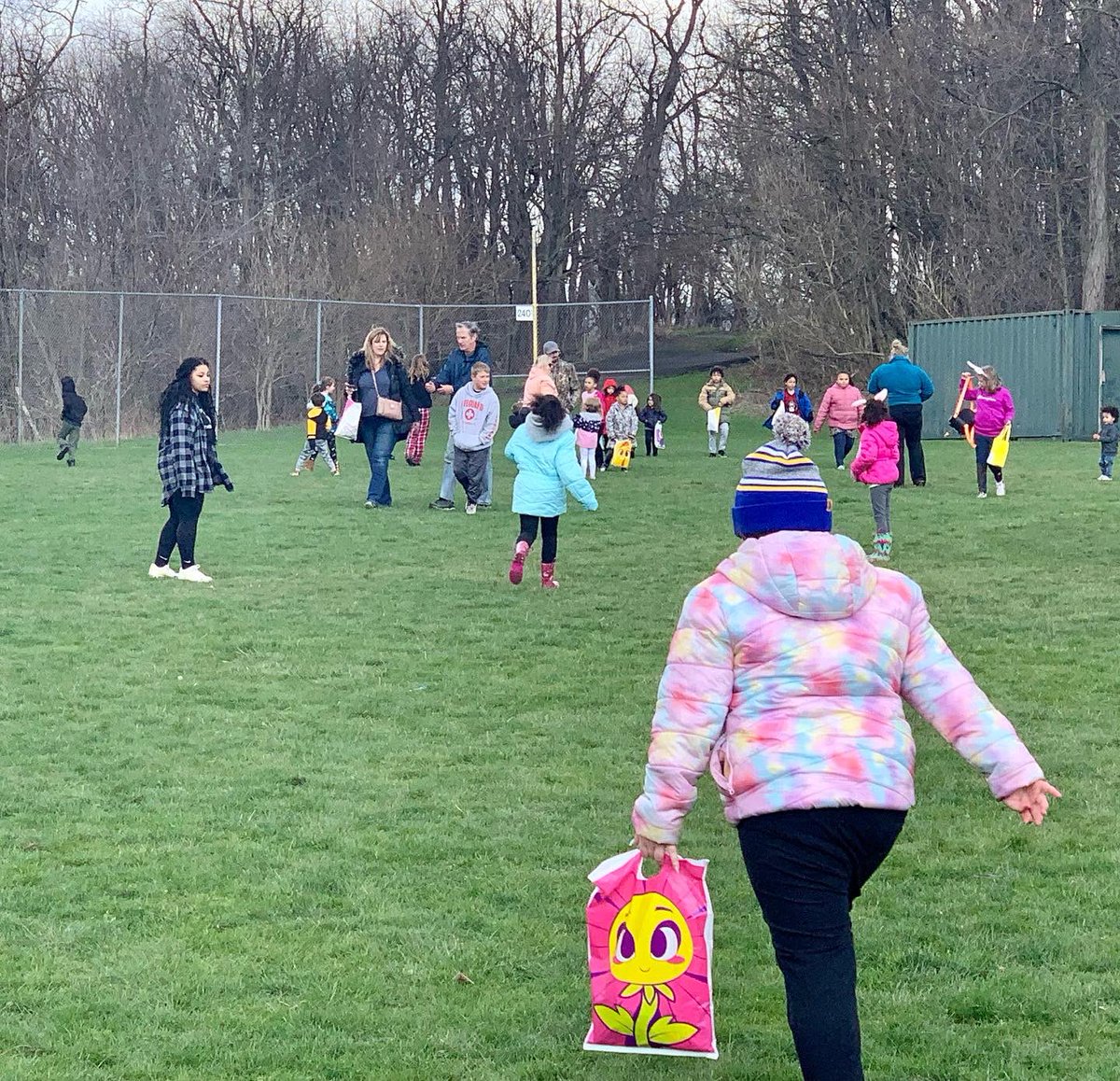 SESchubert412's tweet photo. A fun time was had by all at the Arlington Civic Council Easter Egg Hunt. Even with the intermittent rain, the kids had a great time. Nice job by ACC on planning an amazing community event! Thank you to @PghPolice Officer Shelton &amp; Luffey for their commitment to the community. https://t.co/QXTtSZOsBM