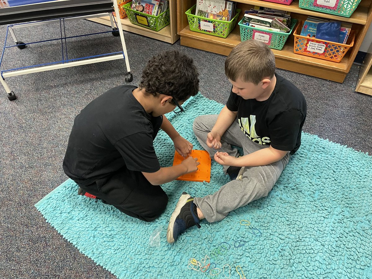marciewarner28's tweet photo. @CentralPauline 2nd graders creating 2-d shapes on their geoboards! #wearePC #PCBuildingourLegacy #PCStrongerTogether https://t.co/jdnC1HRaw4