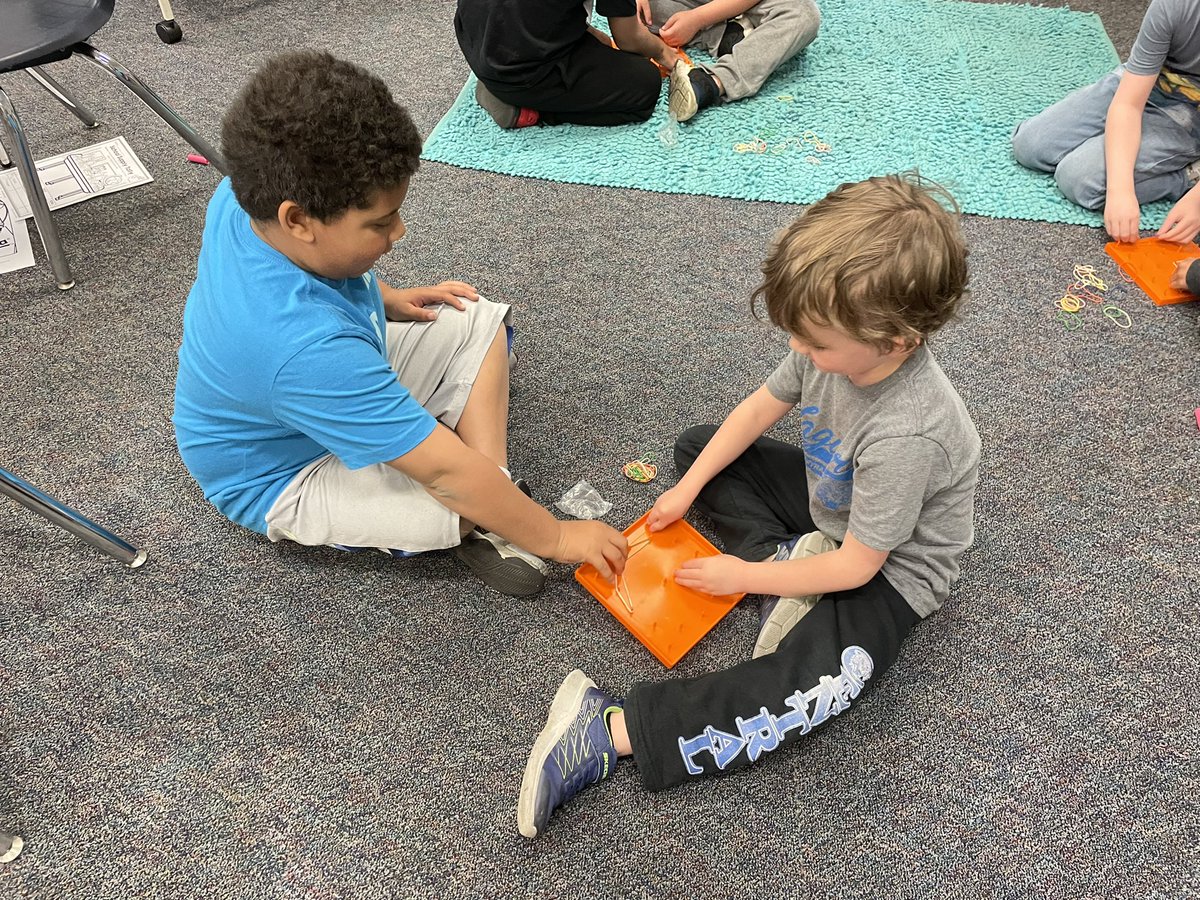 marciewarner28's tweet photo. @CentralPauline 2nd graders creating 2-d shapes on their geoboards! #wearePC #PCBuildingourLegacy #PCStrongerTogether https://t.co/jdnC1HRaw4
