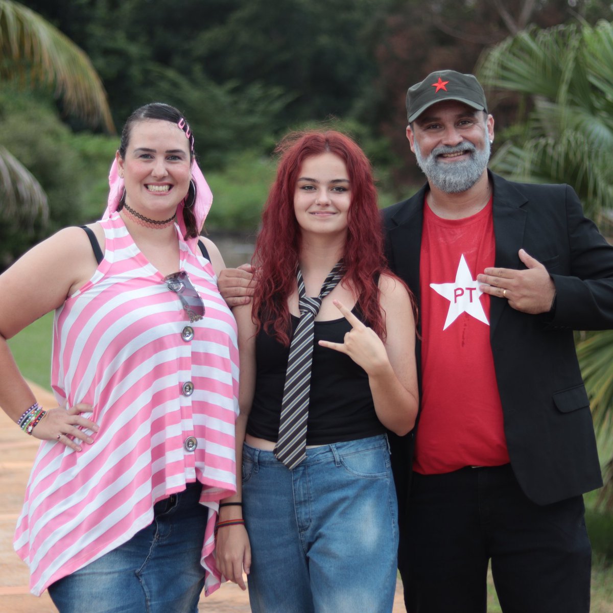MuriloBoarini's tweet photo. Festa a fantasia. De @LulaOficial. https://t.co/rBpzQ6Cxys