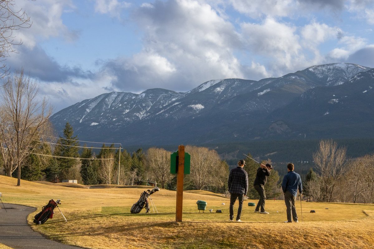 FHSresort's tweet photo. Creekside Golf Course on Friday evening as the sun dipped towards the Purcells. The grass is getting greener by the day as winter fades. Mountainside is set to open April 16.
#FairmontHotSpringsResort #FHSRmemories #FHSRgolf #CVGolfTrail #KooteanyRockies #CanadianRockies https://t.co/tqWzylXS8B