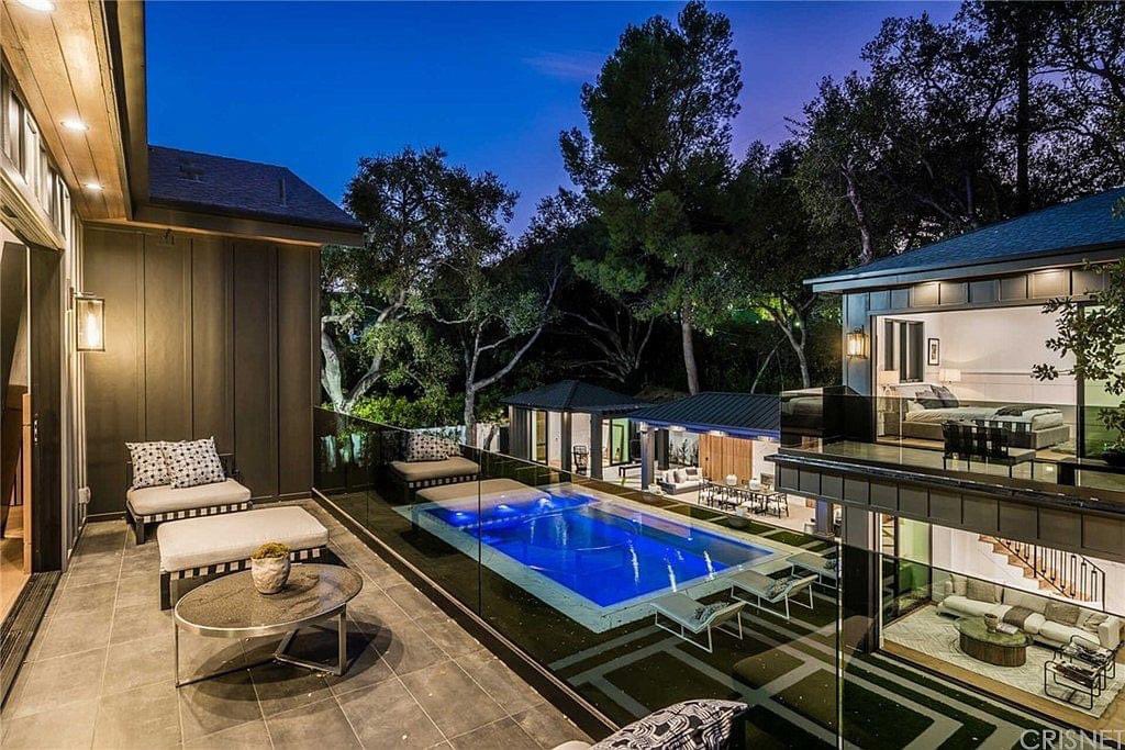 barndominium_us's tweet photo. 4565 Encino Ave, Encino, CA. https://t.co/ESY3d6EU6M