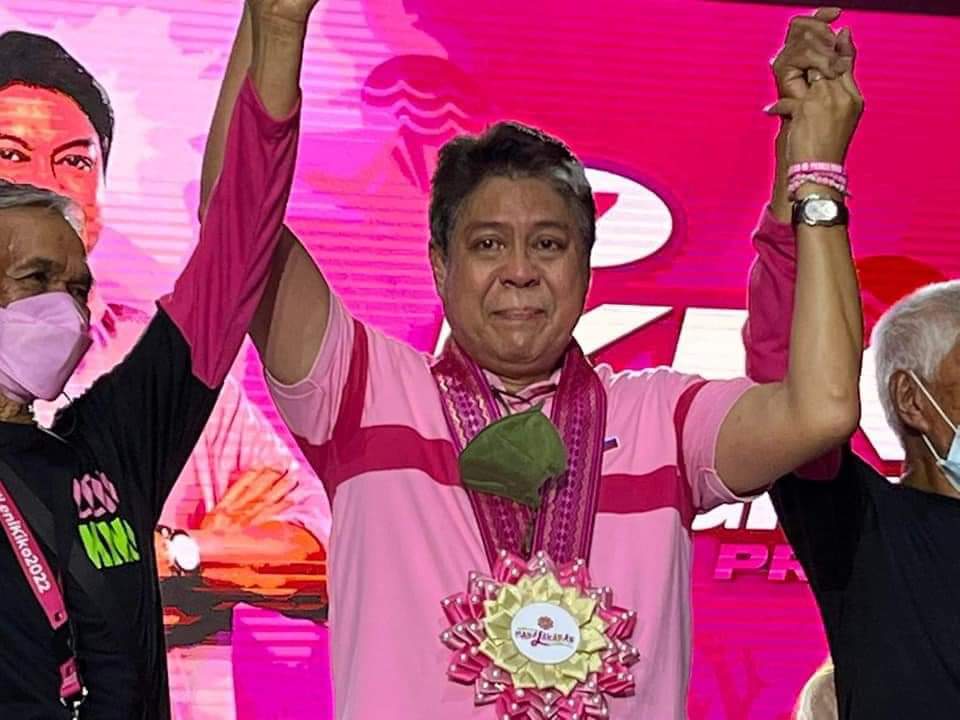 PinoyAkoBlog's tweet photo. Taong bayan ang magpapanalo sa iyo Senator @kikopangilinan !
Ipapanalo Namin kayo ni VP Leni Robredo!

🥺🥺🥺 https://t.co/miMI8hrHGv