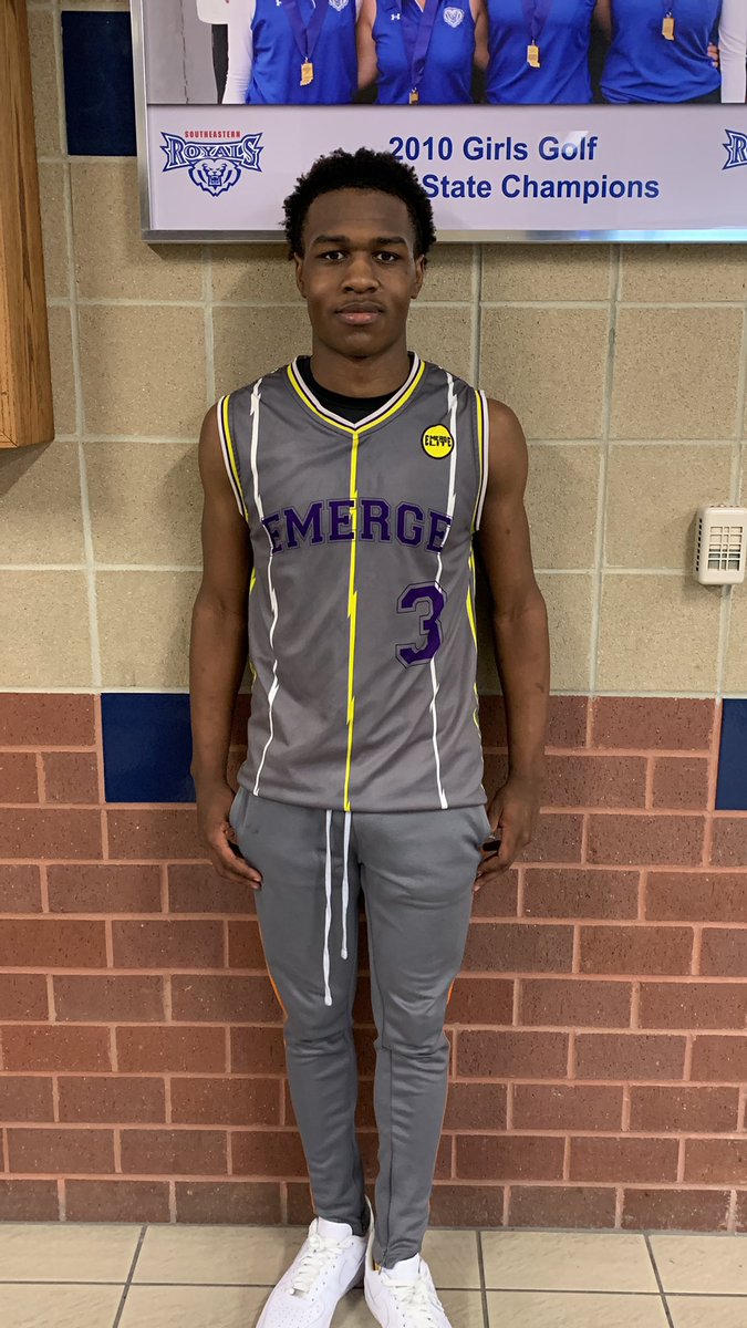 Kalerrio reaves of <a href="/EliteEmerge/">Emerge Elite</a> showed out Vs West coast elite with 20 against west coast elite. A great team win for Emerge!
#USAXL