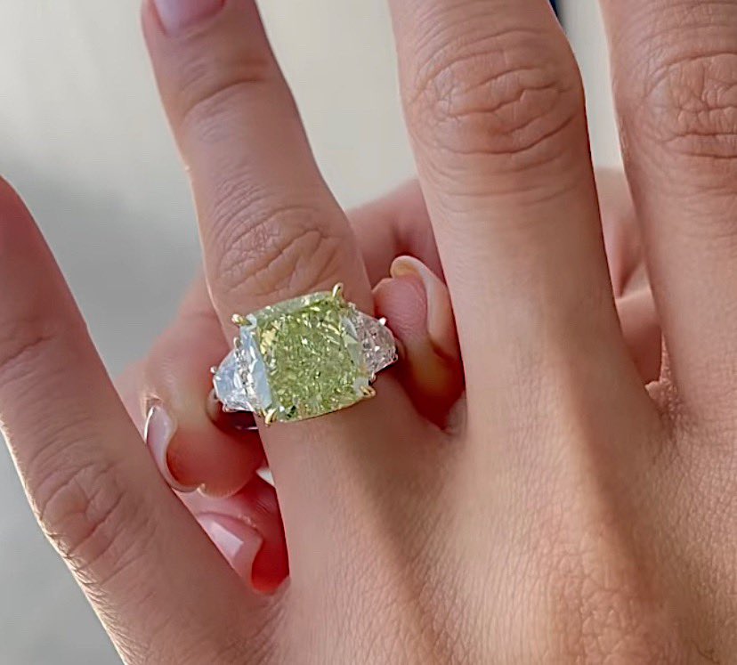 MissJL_'s tweet photo. In love with this ring 💍 https://t.co/8F9qT1taAG