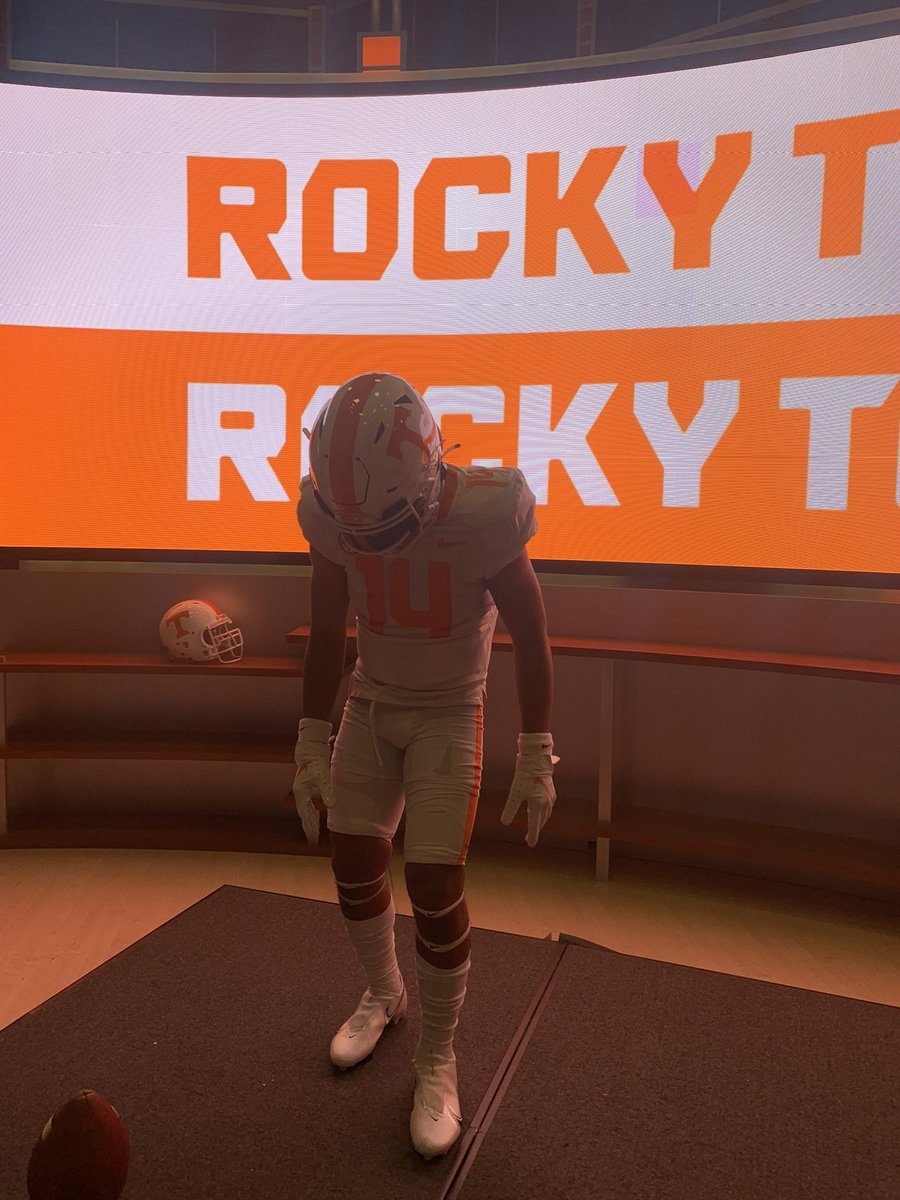 IsaiahCr14's tweet photo. Had a great visit with @Vol_Football extremely blessed and thankful for this opportunity to see you’re facilities🟠⚫️@CoachGolesh @CoachKelseyPope @TaftFootballChi @CoachElder54 @CoachBigPete @PrepRedzoneIL https://t.co/yZhGkO9uUk