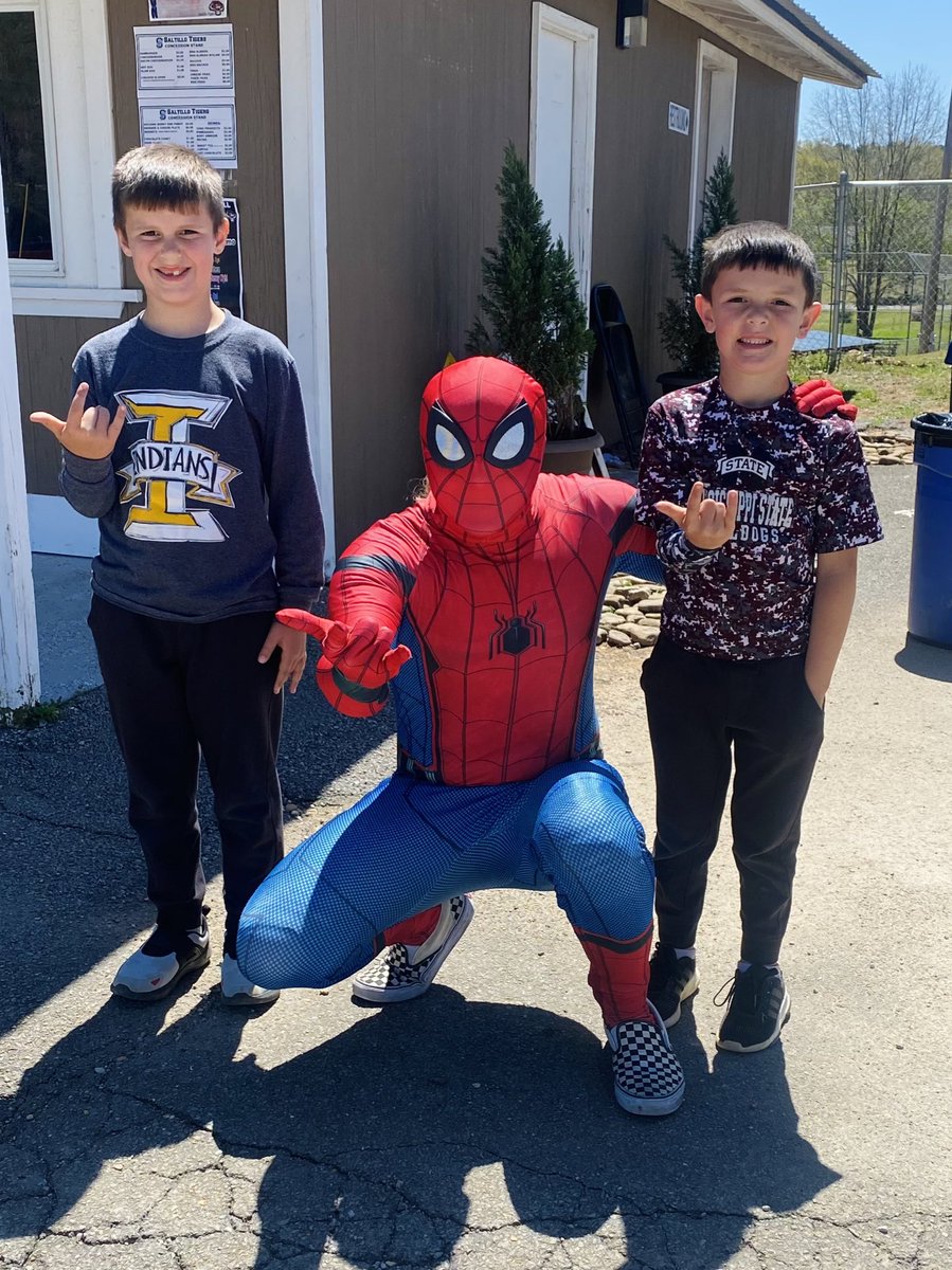 MamaJAWalters's tweet photo. Spider-Man was at the Saltillo ball fields today!🕷♥️💙 #ChanningLee #JamieGage #theywerepumpedtomeethim https://t.co/RXEti9iNZ8
