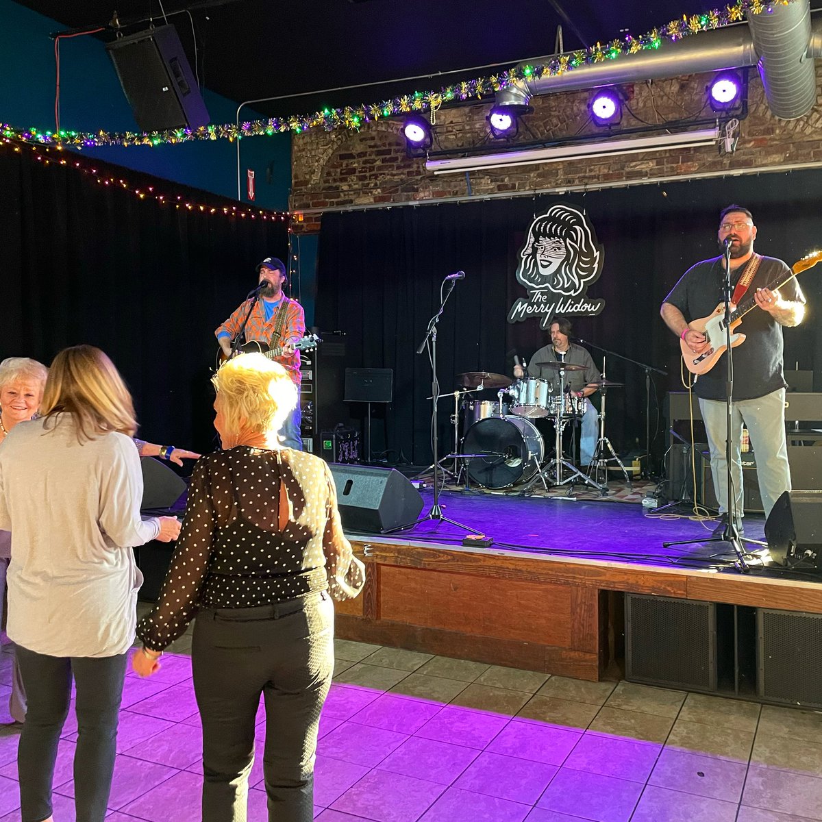 #TheVictrolas at <a href="/TheMerryWidowAL/">The Merry Widow</a>