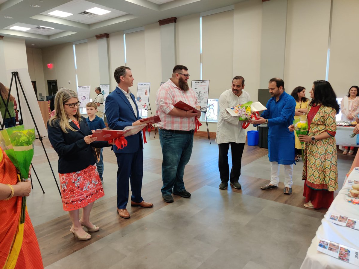 anuragksharma's tweet image. Today @flower_mound council members inaugurated our very first exhibition on Hindu Civilization #Darshana at @FMPublicLibrary.
It was an honor to host our leaders, first responders  @FlowerMoundPD @FlowerMoundFD, educators #lisd, neighbors, fellow citizens, and community members.
