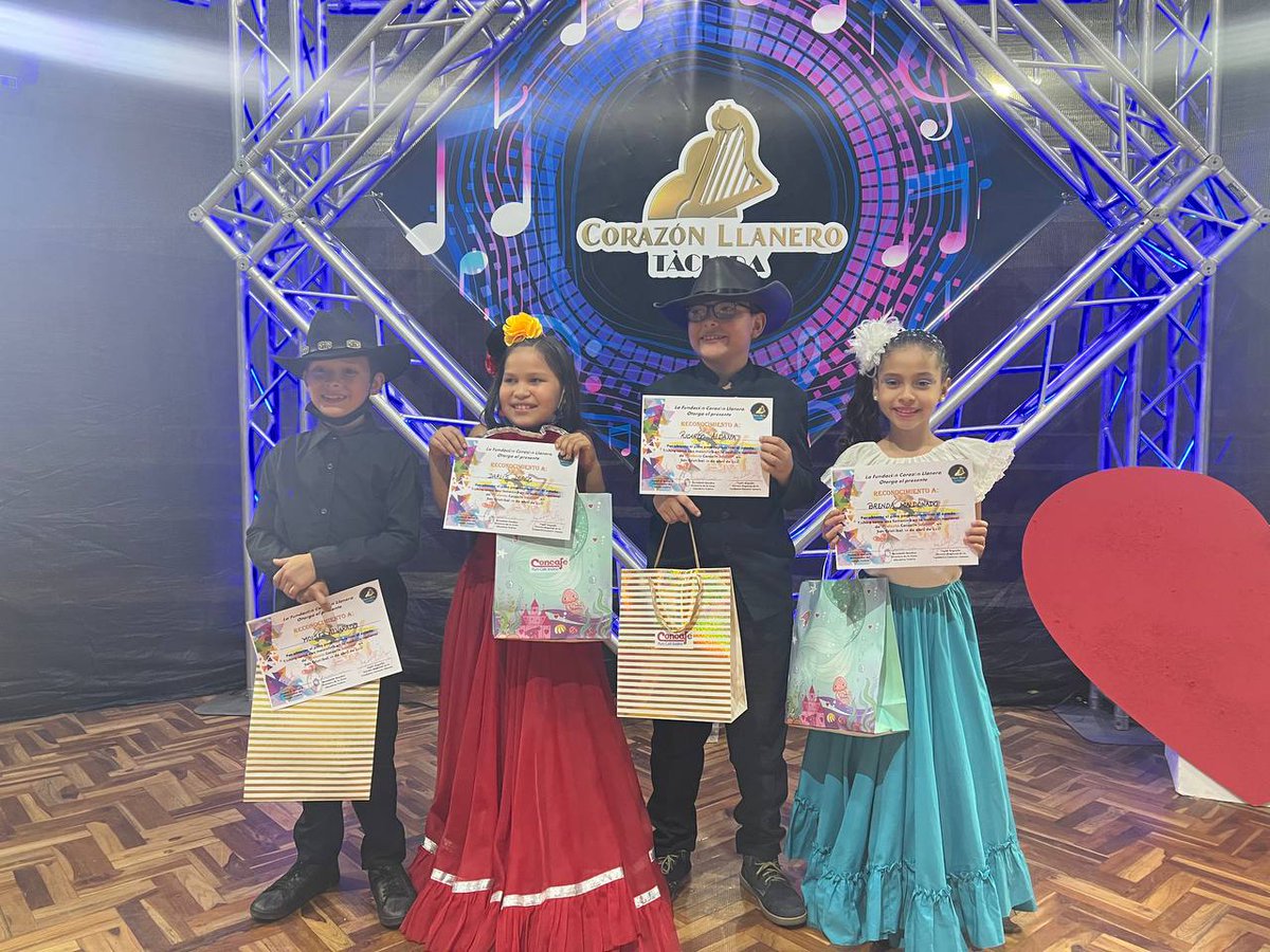 FreddyBernal's tweet photo. Felicito a todos los que participaron, a padres y representantes, jurado y a los ganadores: Ricardo Aldana de 10 años del mcpios. #Guásimos, Moisés Alvarado de 10 años de #Cárdenas, Darlis López de 9 años también de  #Cárdenas y Brenda Maldonado de 10 años de #SanCristóbal. 2/3 https://t.co/JdvaAM6nZa