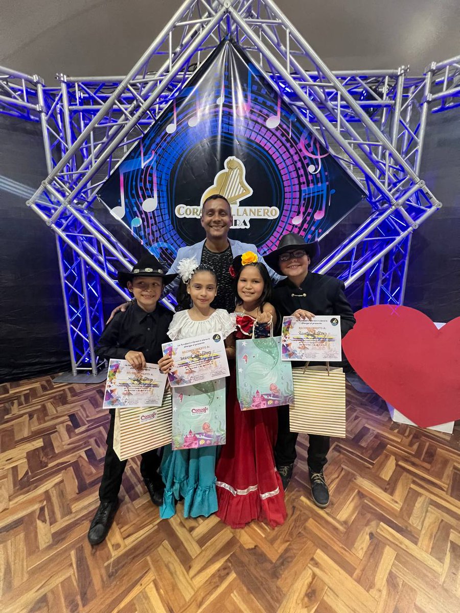 FreddyBernal's tweet photo. Felicito a todos los que participaron, a padres y representantes, jurado y a los ganadores: Ricardo Aldana de 10 años del mcpios. #Guásimos, Moisés Alvarado de 10 años de #Cárdenas, Darlis López de 9 años también de  #Cárdenas y Brenda Maldonado de 10 años de #SanCristóbal. 2/3 https://t.co/JdvaAM6nZa