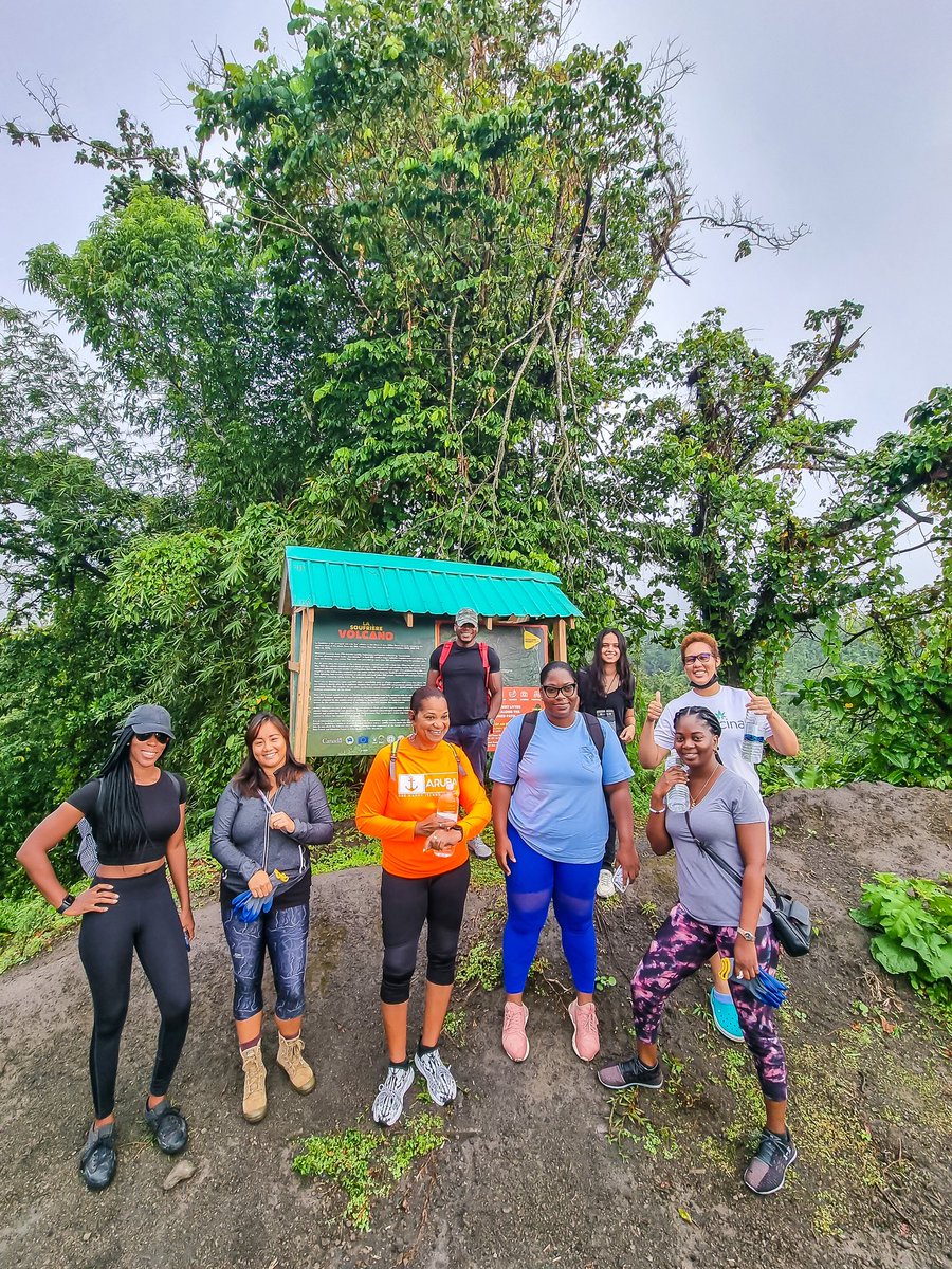 DonTequilaRoss's tweet photo. 💎
Motivated Squad today..
#Hiking #LaSoufriere
On its eruption anniversary 🌋
.
A wet, foggy, dark and gloomy one..
...but beautiful and exhilarating same way.
Quite a few groups came today also... The peak probably saw over 4 Dozen #hikers 💪🏾
.
#VolcanoAdventures #Volcanic https://t.co/W3eulKzSXO