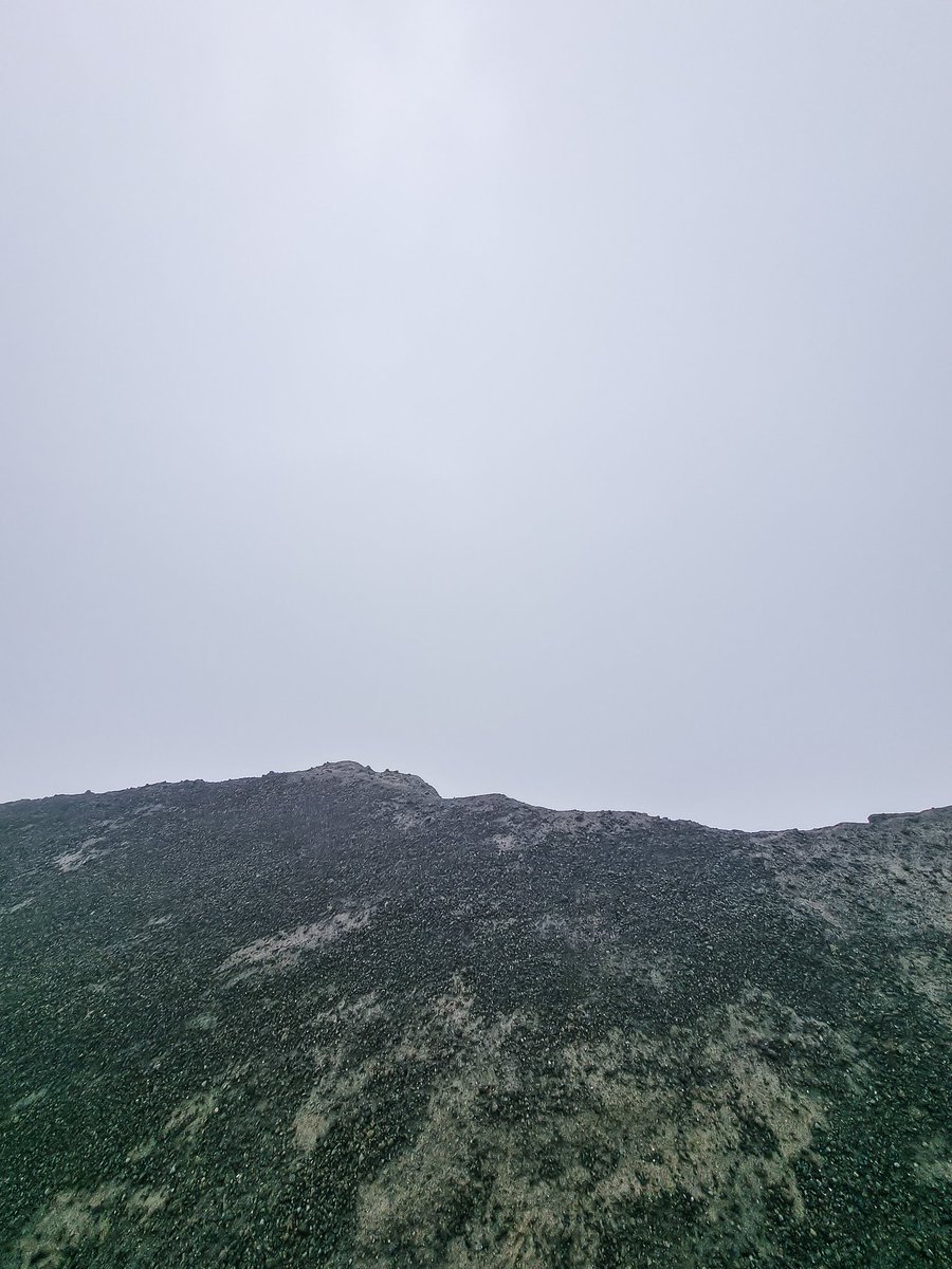 DonTequilaRoss's tweet photo. 💎
Motivated Squad today..
#Hiking #LaSoufriere
On its eruption anniversary 🌋
.
A wet, foggy, dark and gloomy one..
...but beautiful and exhilarating same way.
Quite a few groups came today also... The peak probably saw over 4 Dozen #hikers 💪🏾
.
#VolcanoAdventures #Volcanic https://t.co/W3eulKzSXO