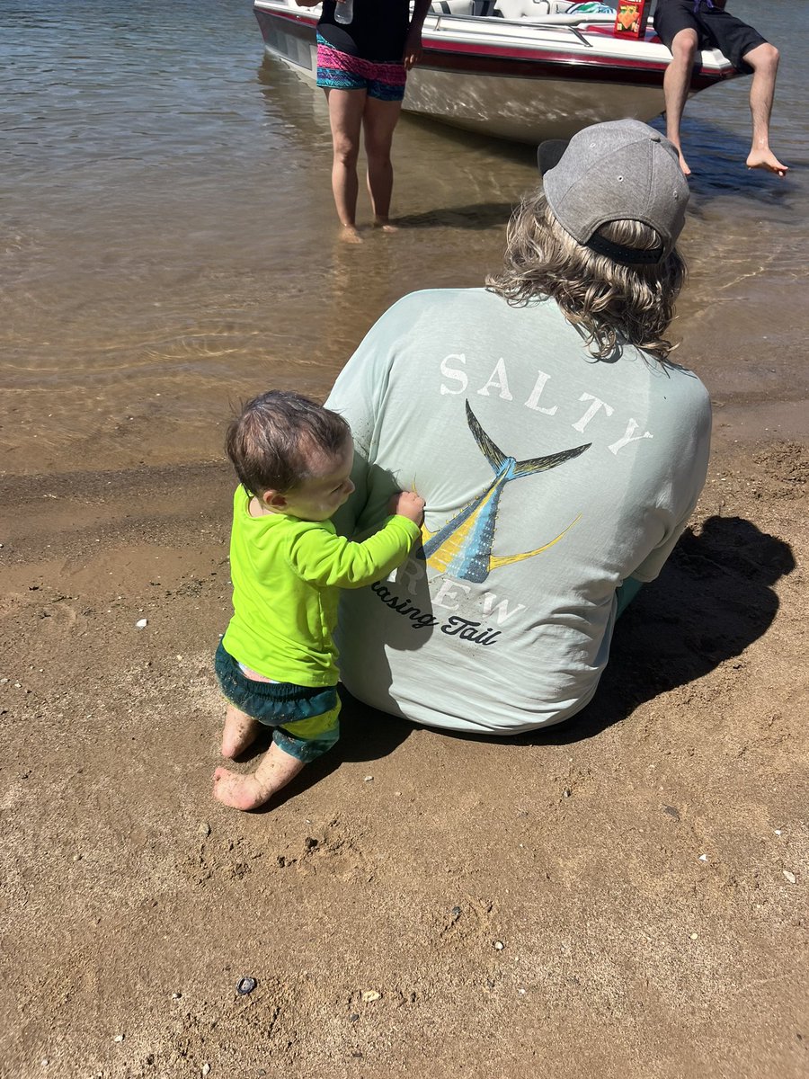 kaylababby's tweet photo. Tan loves the river 😍🦆🌊 https://t.co/baaGpuvyjd