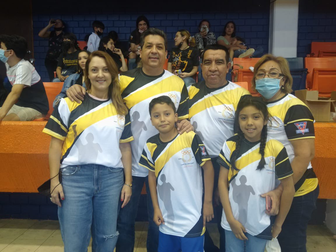 bryanandressala's tweet photo. Es un honor ver al gobernador @fgcabezadevaca y @Marianagdeg de Tamaulipas con la playera bien puesta del equipo que me vio nacer en mi carrera dentro del taekwondo 
Lomas del santuario 
Gracias por seguir apoyando a todos los deportistas de Tamaulipas https://t.co/kfoA35HDWq