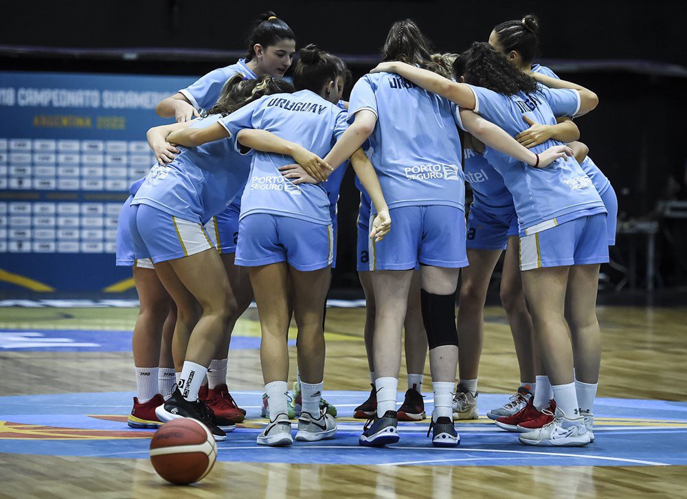 JavierIsis's tweet photo. Se sigue construyendo el camino paso a paso del @fubbuy femenino cada vez más alto, cada vez más cerca #U18 👏🏼👏🏼🏀🇺🇾 @FIBA_es #Lobitas ⛹🏻‍♀️ https://t.co/JtTYCEVLOb