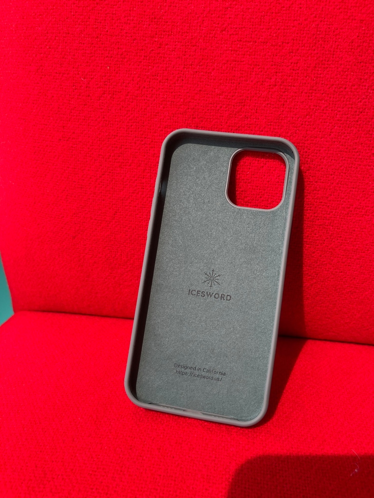 IceSword_us's tweet photo. 🖤 Black 🖤.
Black always goes with everything!! 💪. If you don't really like bright colors, this is the option for you! 🥰.
.
Ask us about your model and we'll show you more colors!! ❤️ tempered glass is available now, check our website now!! 🥳🥳 https://t.co/ZSSC4ovEkL
