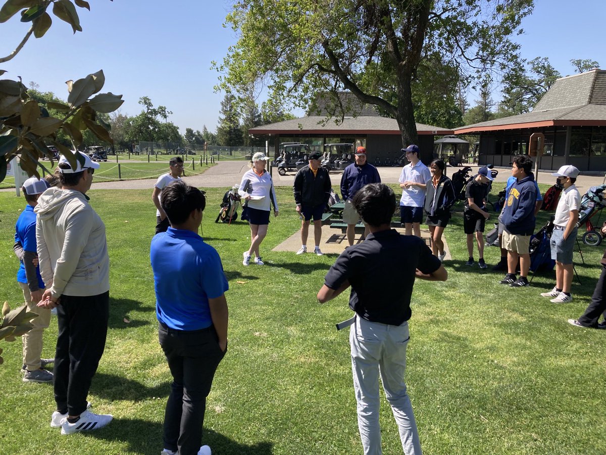 firstteesj's tweet photo. Coach Debbie leading discussion with Eagle class @firstteesj @SwensonParkGC awesome!! https://t.co/VCUs3N76RI