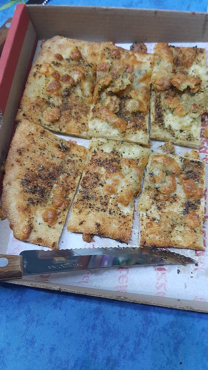 c4micanales's tweet photo. @TelepizzaChile acabo de pedir estos palitos de ajo y queso a la tienda de pudahuel en san pablo y estan incomibles, demaciado ojo y sal 😞 https://t.co/bsZHaXpoBg