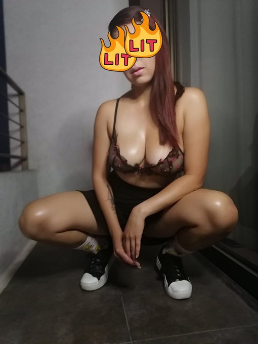 En plena sesi&oacute;n fotogr&aacute;fica. 🔥🌷😘 https://t.co/yNv2VsA5PG<a href="/tag/gasolina"class="tags"><span>#gasolina</span></a><a href="/tag/hmh"class="tags"><span>#hmh</span></a><a href="/tag/santiagodechile"class="tags"><span>#santiagodechile</span></a><a href="/tag/mhm"class="tags"><span>#mhm</span></a><a href="/tag/intercambio"class="tags"><span>#intercambio</span></a>