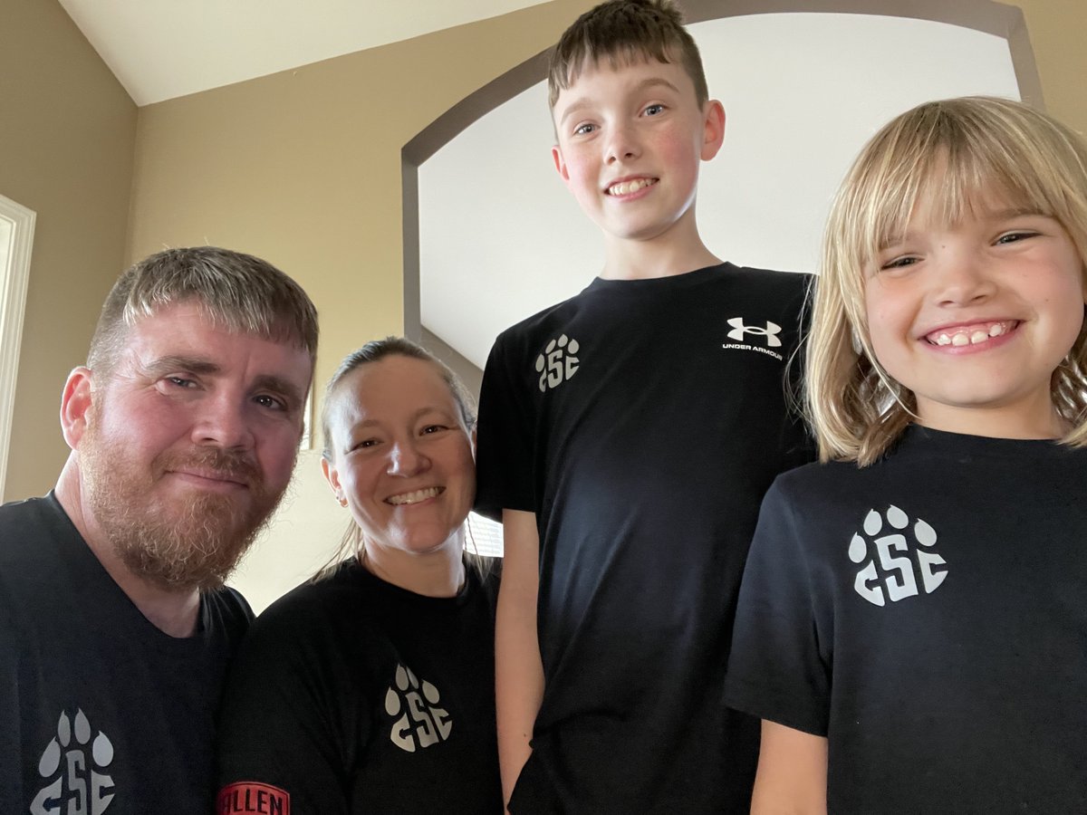 CscFallen's tweet photo. The McBride family rocking their C-SC Fallen Officer Project shirts for the walk. @CSC1853 https://t.co/jlV8A9GiEy