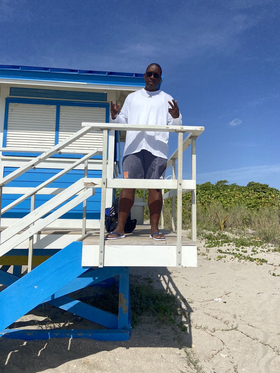 LifeCoachPierre's tweet photo. #FMUFootball Great Day of Team Bonding and Staff Building. Great students, great ball players, great men, great food, &amp; great energy.     Who has it Bette then me NOBODY! 🦁🏈 3️⃣0️⃣5️⃣🌴☀️🕶 #ColleFootball #Blessed  #P.R.I.D.E #FMU #HBCU https://t.co/hKSkpQJOvi