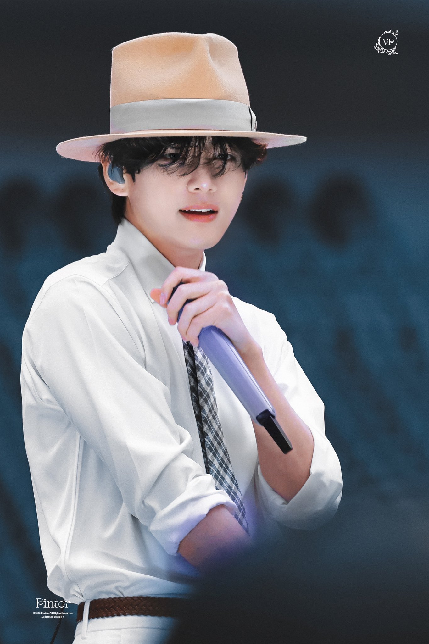 BTS V CELINE(1) ピンバッジ テテ テヒョン V | KPOWER