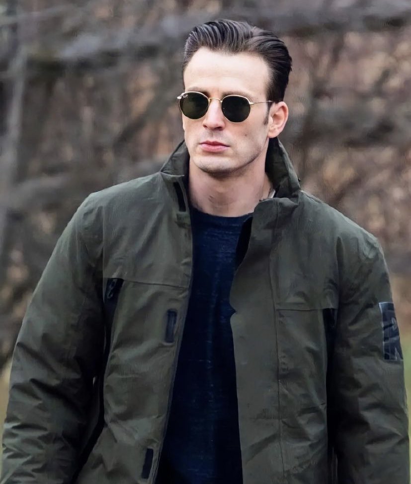 safeforevans's tweet photo. Chris Evans photographed in Boston (2019) https://t.co/TUciqDlTxj