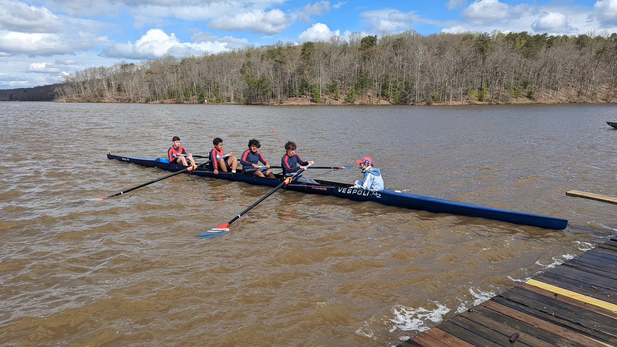 mhh2424's tweet photo. @JusticeRowing One nice thing about being a stakeboat holder at the start is to see all of the boats off to a great start with smiling faces...even if it was a bit windy. https://t.co/qVhw5BXZYJ