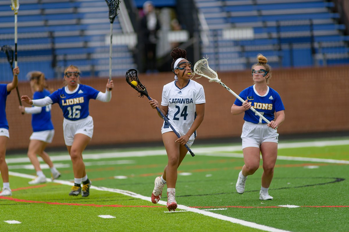 fnd_photo's tweet photo. After being down for the week with a stomach bug, watched my cousin officiate some college lacrosse. First time shooting lacrosse.  @catwlax https://t.co/w1dThs4Tly