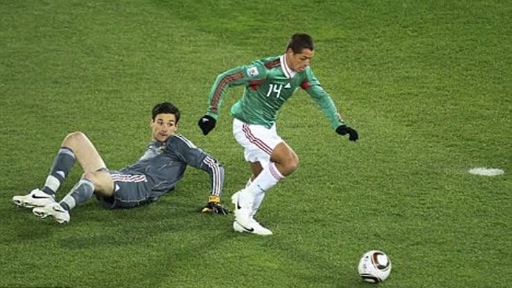 MiguelFloresPin's tweet photo. No comparen a Javier Hernández con Raúl Jiménez, por favor. https://t.co/n0cEJV3CXa