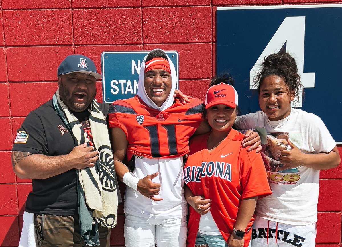 mrsFeef's tweet photo. Saturday afternoon Spring Game for my perfect child in Tucson. Now getting ready for our Saturday evening flight home to get ready for my golden child’s Sunday morning games. #NoahMalakai #DashSmash
🥤🐻⬇️ https://t.co/yGjZOd5hXC