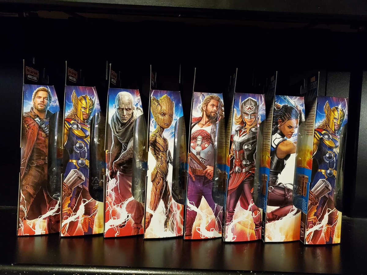 Marvel Legends #ThorLoveAndThunder packaging featuring the first promo art of King Valkyrie, Gorr, Ravanger Thor, Groot, and Star-Lord!

(via m.facebook.com/photo/?fbid=10…)