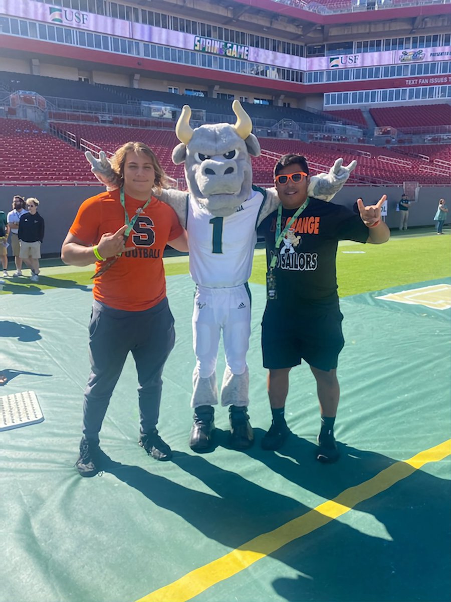 bigboymando98's tweet photo. Had a great time @USFFootball for their spring game. And also got the chance to meet @MVS__11 
@xdye21 @BrodyWiseman @coach_johnnie https://t.co/esk1q4p6rV