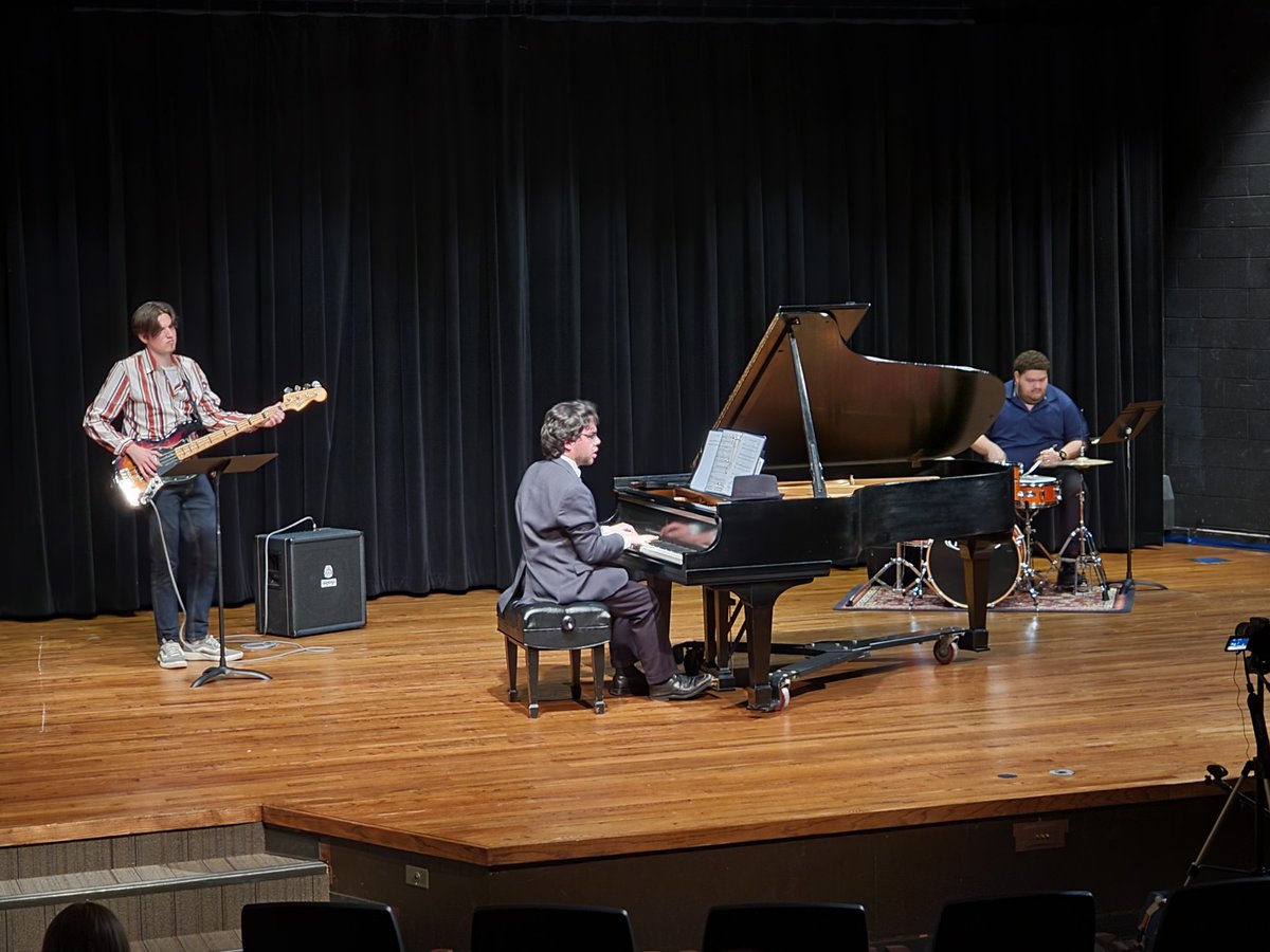 wandersontweets's tweet photo. Wonderfully eclectic junior recital Philip Sasso is giving us this evening at @JudsonU's @dcwpa!  Thanks to pals Ezequiel Navarro, Trey Lehman, and Giovanni Napolitano for contributing! https://t.co/xDNjekWfwN