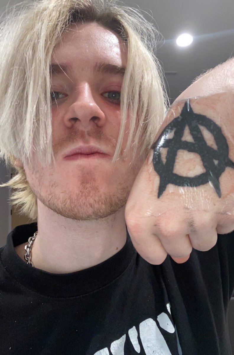 Afourteen tweet media