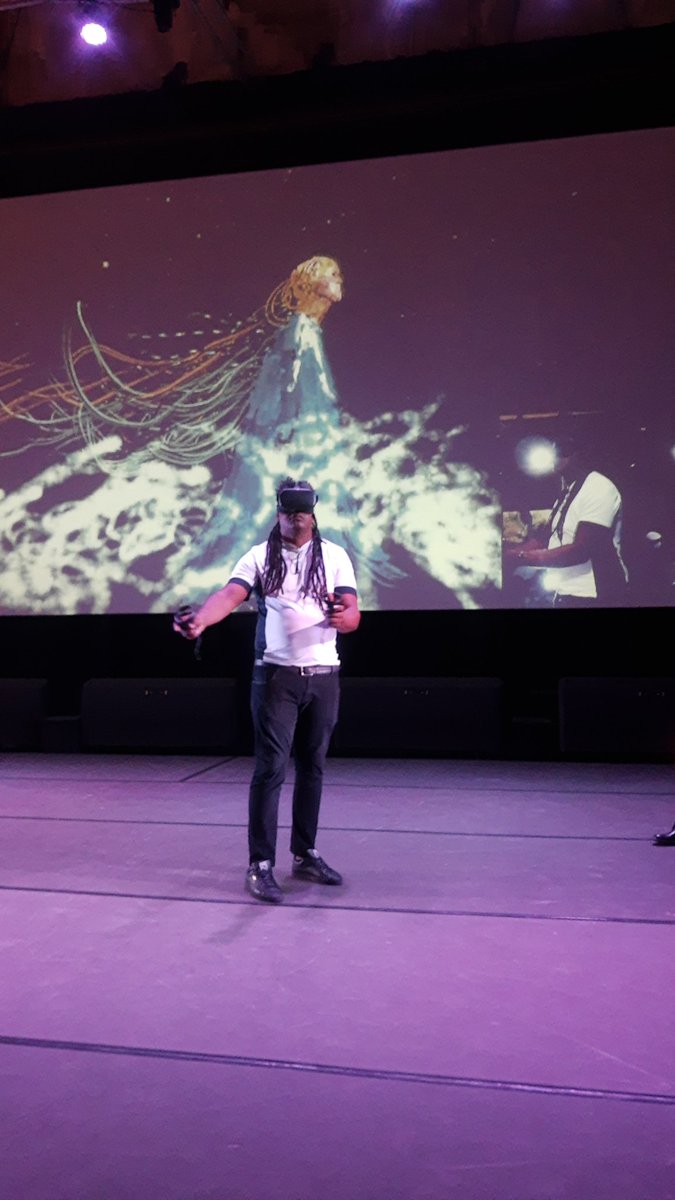 #ArsExMachina <a href="/AlejandroLescay/">Alejandro Lescay Hierrezuelo</a> 
Live streaming #TiltBrush performance from <a href="/fabricadeartecu/">Fabrica de Arte</a> 

#cubanart #nft #virtualreality