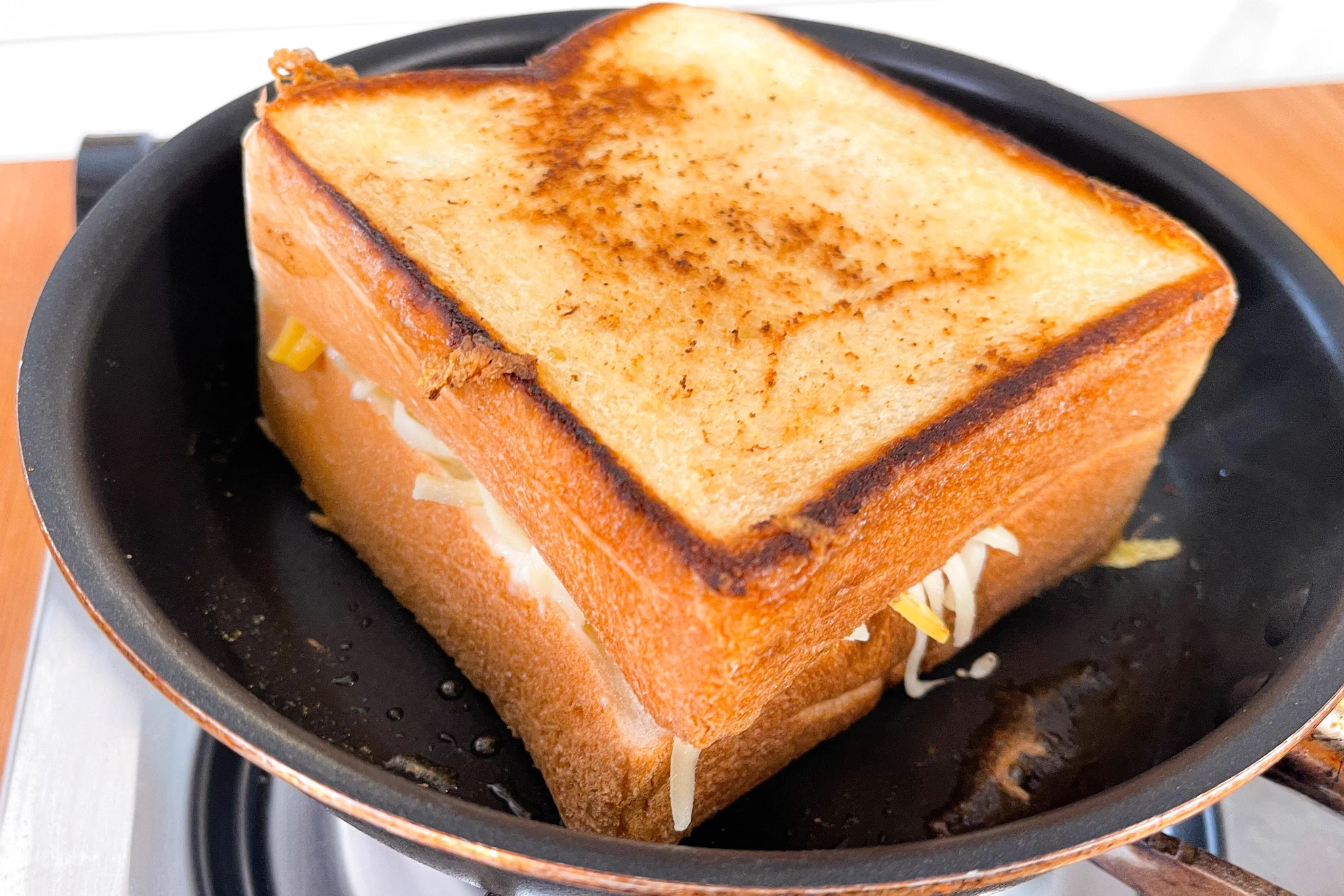 フライパン1つで作れる！ワンパンチーズトースト。
