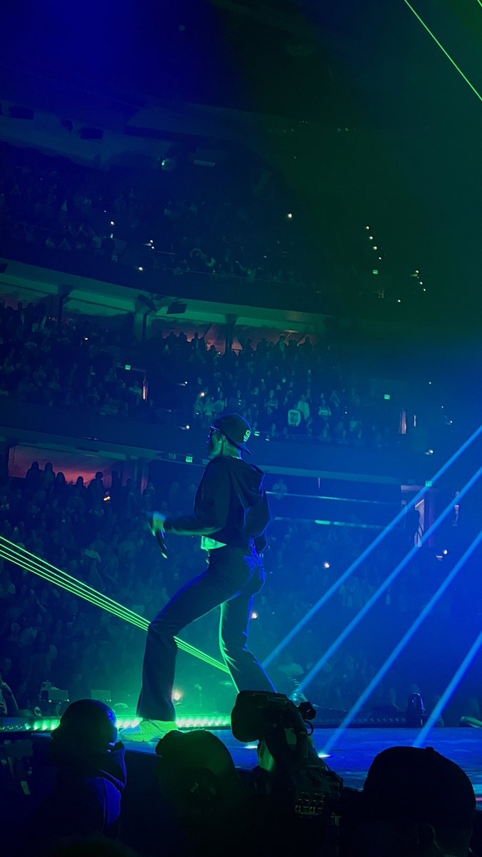 Em_Can_Believe's tweet photo. OMG his butt😍 https://t.co/TuCXe9c4Ld