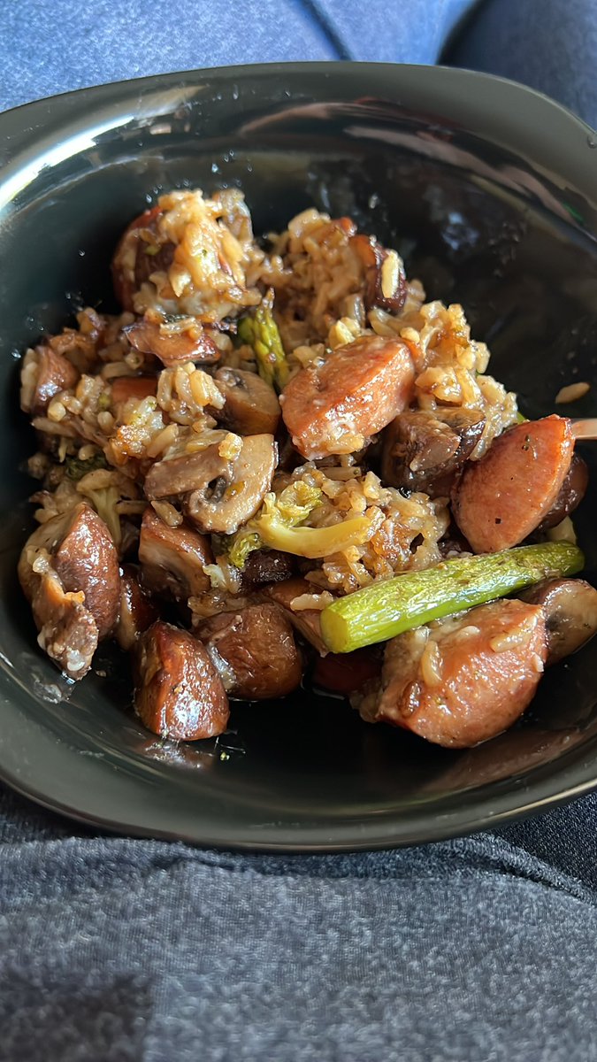 grneyedbillsfan's tweet photo. Random Leftover Stir-fry with Andouille and dirty rice 🤷🏿♀️🤷🏿♀️ #BasicFoodPorn sometimes I’m basic 😉 #StillDelicious though!! https://t.co/a43kE0OtH7