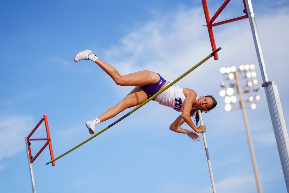 Kasey Staley does it again‼️

She wins the pole vault with a height of 4.05m (13-3.5)!

#GoFrogs | <a href="/kcjstaley/">kc</a>