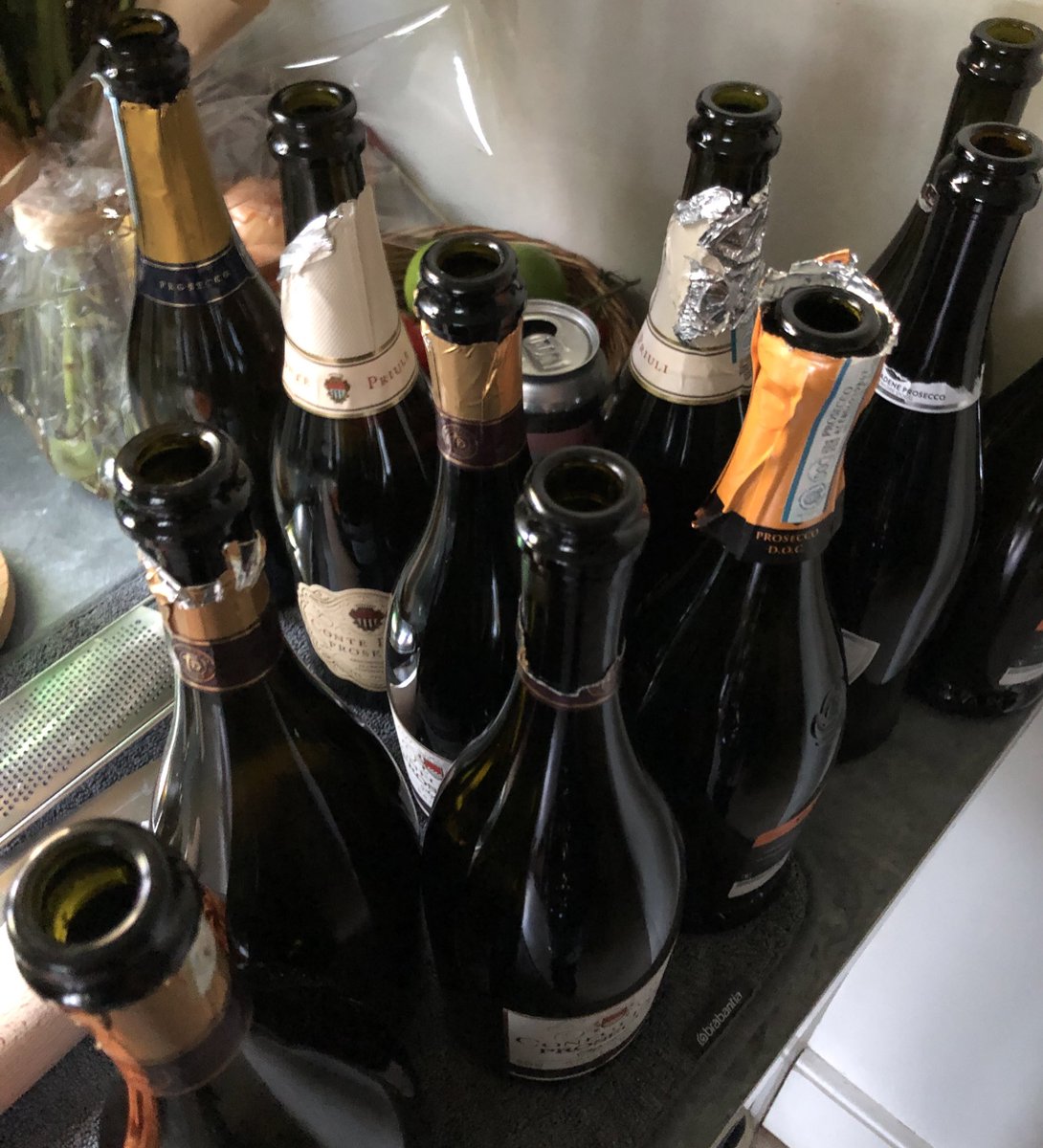 Back to winning ways in the #fortressbrentx sunshine today - 4-2 against <a href="/HarrowHC/">Harrow Hockey Club</a> to wrap up the season and secure 4th in the league. Next: end of season dinner and #alltheprosecco  🏆 🥂 💃🏼 #whhc #londonhockey