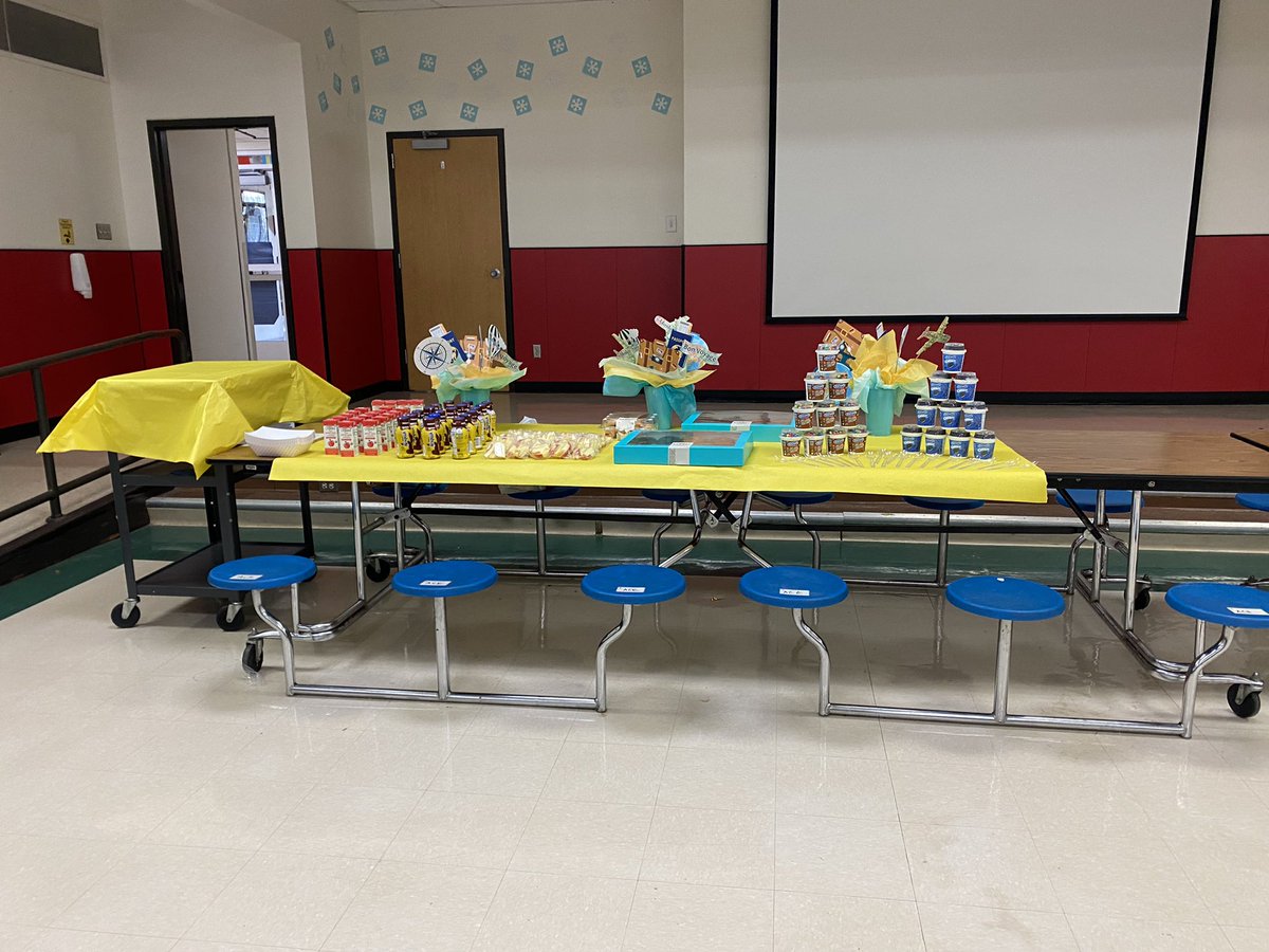 Explorers of the Month enjoying an honorary breakfast! Thank you for being role model Ss! <a href="/McQueeneyESISD/">McQueeney Elementary</a> @MrC_Principal