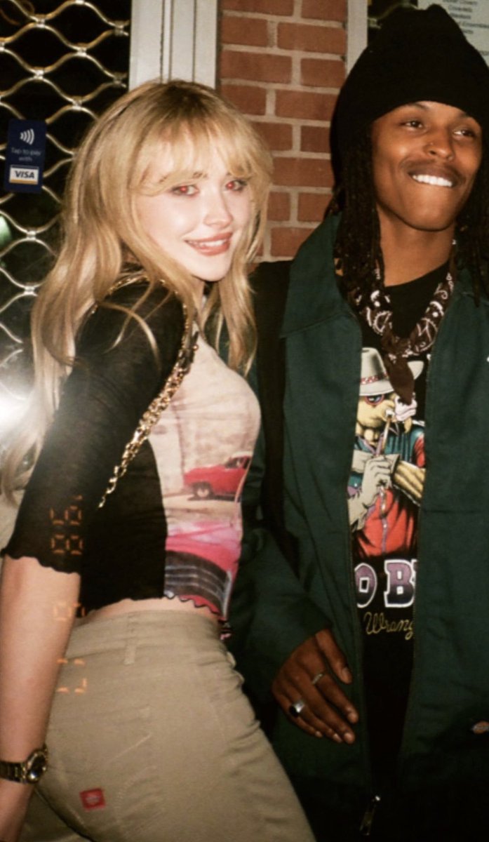 howmanythinqs's tweet photo. a whole disney channel reunion in the span of 2 days i can't deal https://t.co/hjhbmVAMWi