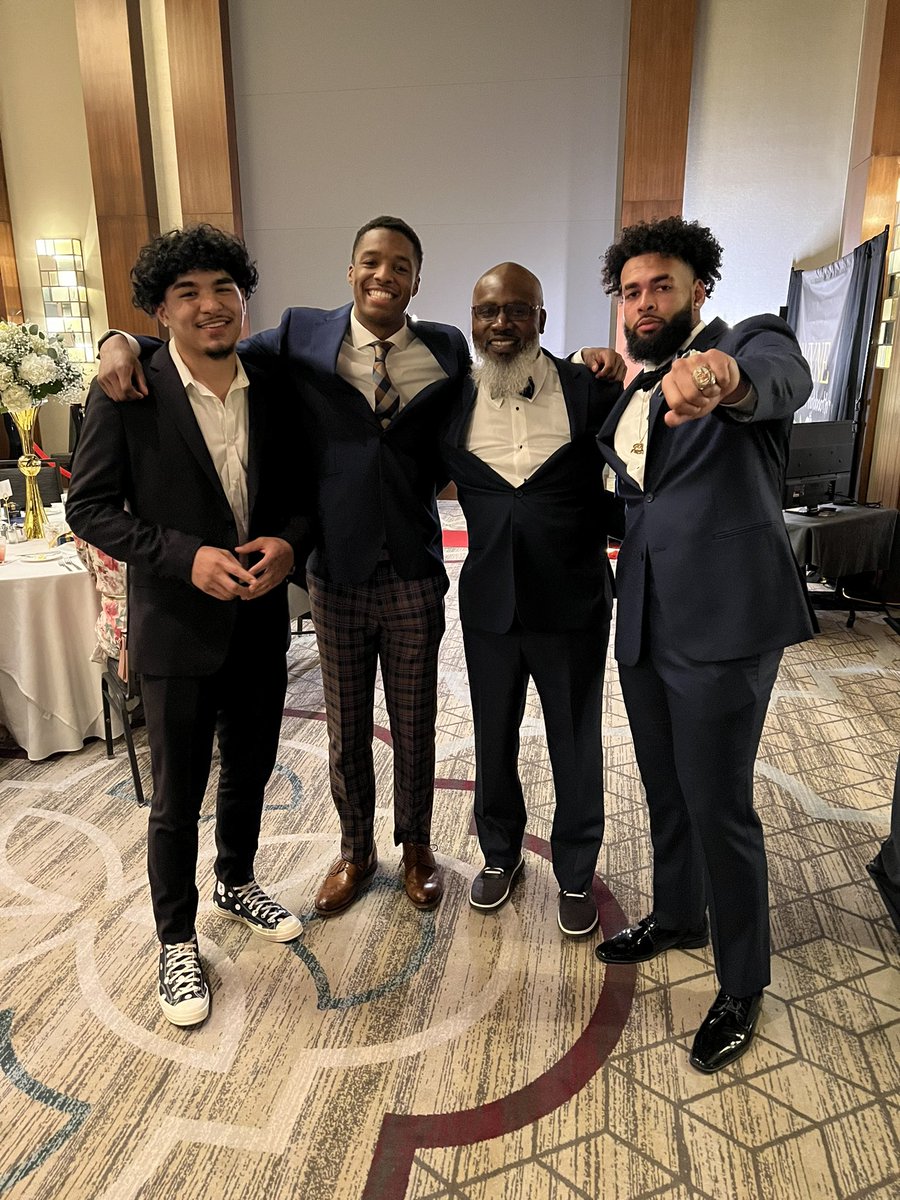 byron_ledbetter's tweet image. Man this was a long time coming getting these guys together. Minus 1 but I’m super proud of them all! #workhardbbetter