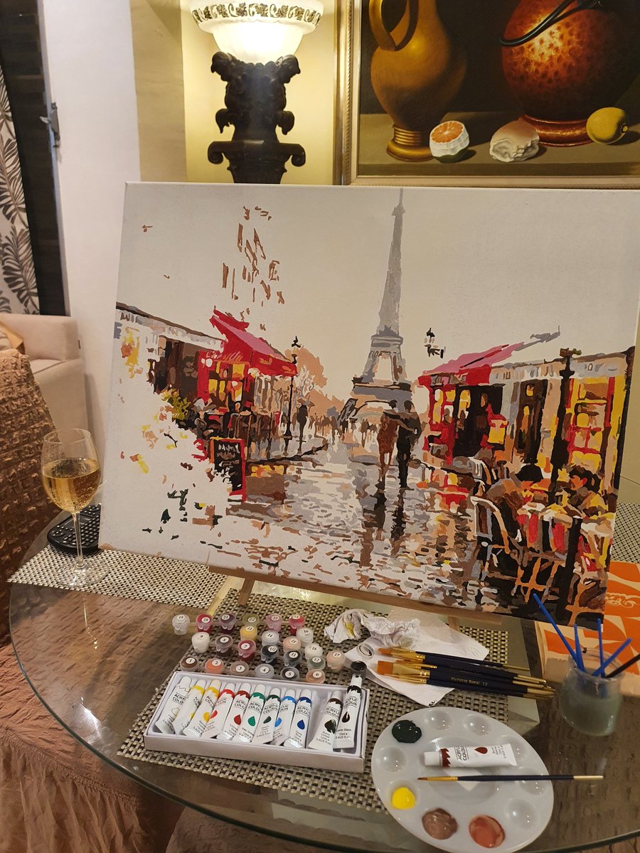 Yami__2024's tweet photo. Desde que falleció mi abuelito el año pasado no había vuelto a pintar, hoy volví a sentir esa paz e inspiración que tanto amo y aqui estoy ✨💕🖌👩🏻‍🎨

Tengan una bonita noche ✨🤗 https://t.co/oOjZvyE0M4