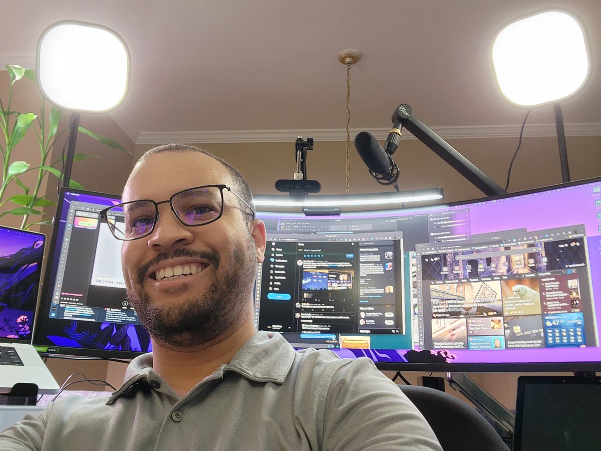 kaceygreen's tweet photo. Curious about my streaming setup? @melonappcom computer lights, mic Webcam, headphones not pictured #MelonApp is way easier and more robust than previous solutions b/c we have people on from around the world and can stream out to multi-platforms w/o having to train guests https://t.co/Aph4CQA3nJ