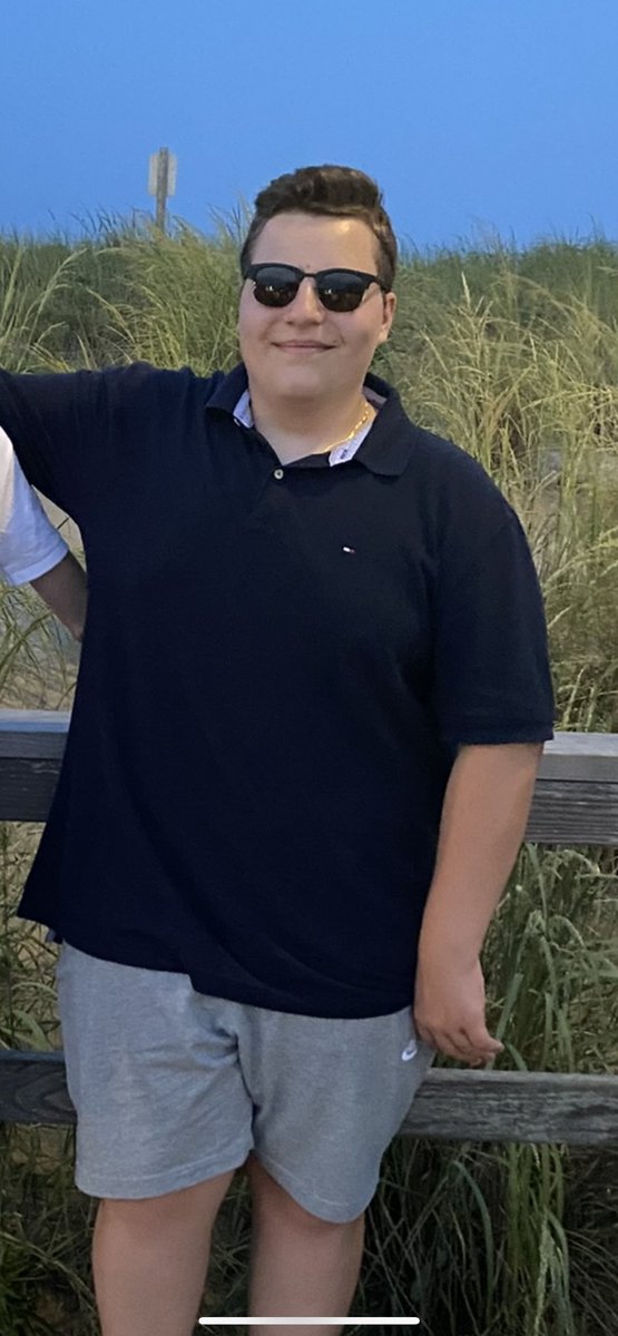 ehrox1x's tweet photo. First and second pic were this week, last pic is from 8 months ago. 39 pounds down (counting the gain back from muscle) https://t.co/gppGKe6LG7